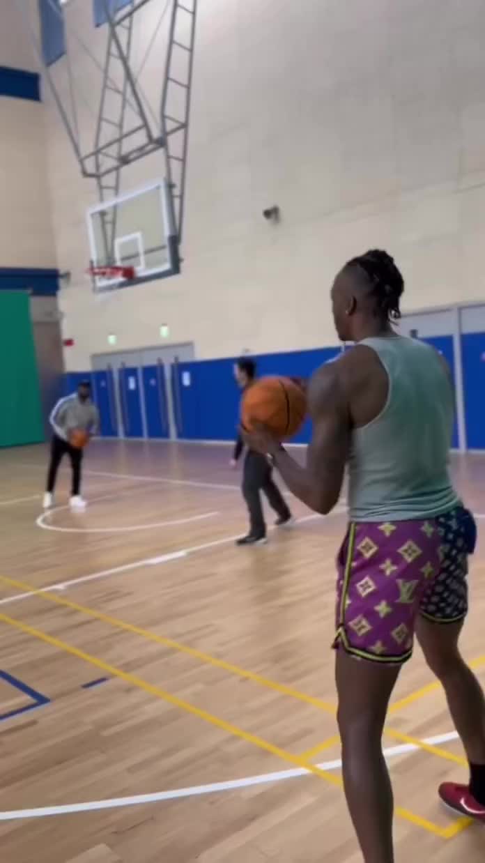 明天要復(fù)出！霍華德ins曬訓(xùn)練視頻：超人就要回歸賽場(chǎng)?。ɑ羧A德的ins賬號(hào)）